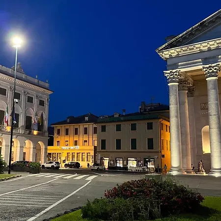 High Class In The Old Town * Chiavari